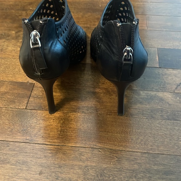 Tahari peep toe - Picture 6 of 6